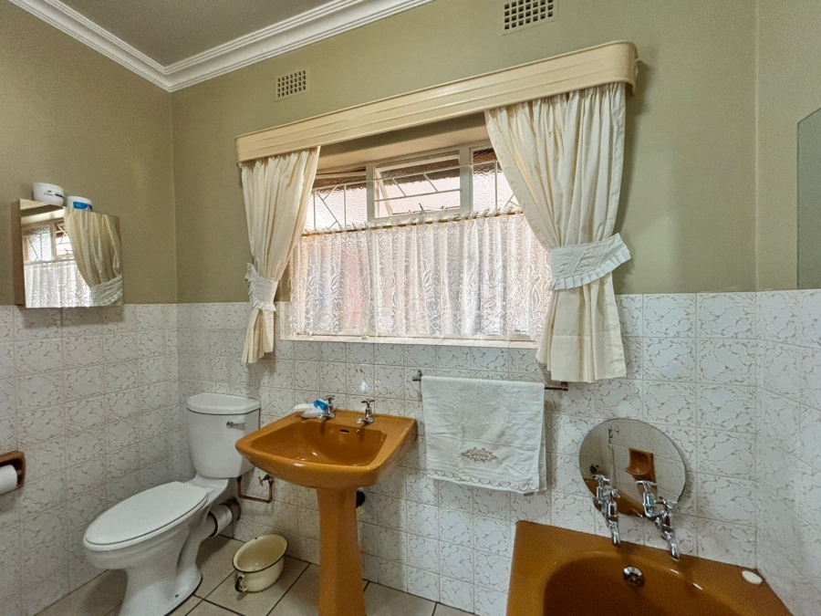 6 Bedroom Property for Sale in Flamwood North West